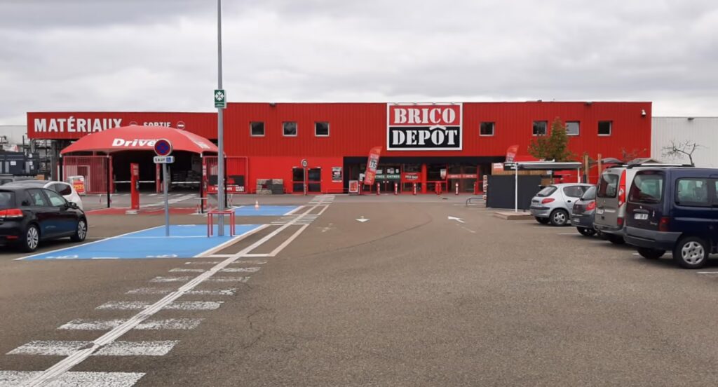 Parking du magasin brico depot